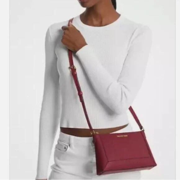 Michael Kors - Picture 1 of 6